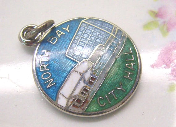 Vintage Sterling Silber Ontario Charm..."North Bay"City Hall...canada Charm...armband...souvenir Vintage Sterling Silber Ontario Charm..."North Bay"City Hall...canada Charm...armband...souvenir von rosiesvintageshop