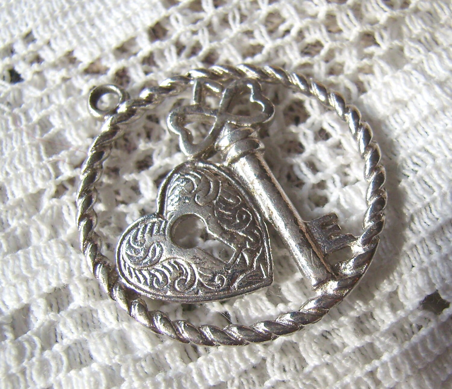 Vintage Sterling Silber Schlüssel Zu Meinem Herzen Charm - Seilrand Mavo Vintage Sterling Silber Schlüssel Zu Meinem Herzen Charm - Seilrand Mavo von rosiesvintageshop
