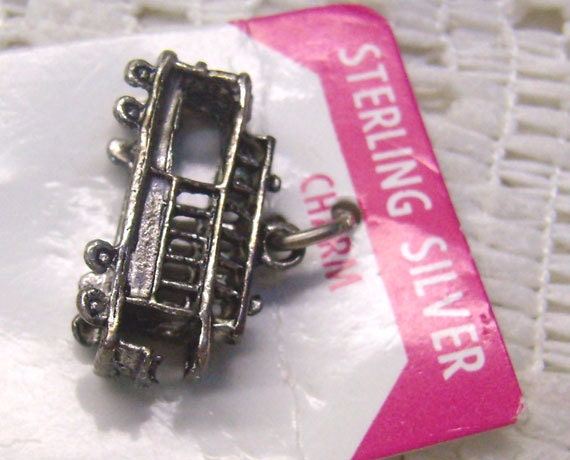 Vintage Sterling Silber Seilbahn Charme... Original-Karte... 3D Bus Armband... Souvenir Vintage Sterling Silber Seilbahn Charme... Original-Karte... 3D Bus Armband... Souvenir von rosiesvintageshop