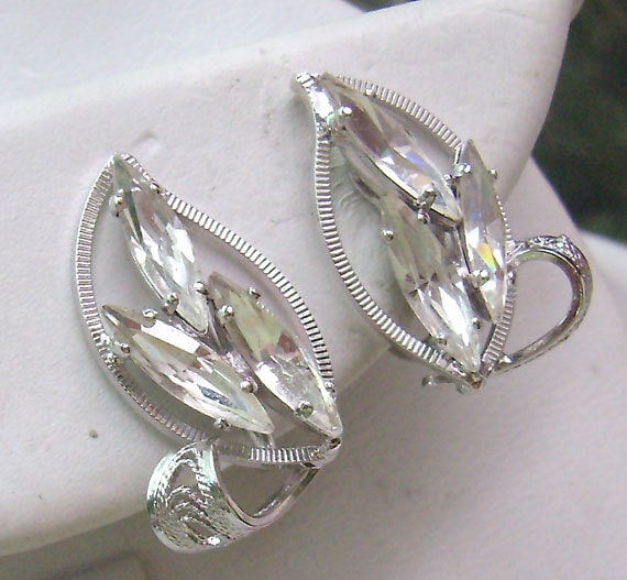 Vintage Sterling Silber Strass Screw Back Ohrringe...signiert "Emby Sterling"...navette Vintage Sterling Silber Strass Screw Back Ohrringe...signiert "Emby Sterling"...navette von rosiesvintageshop