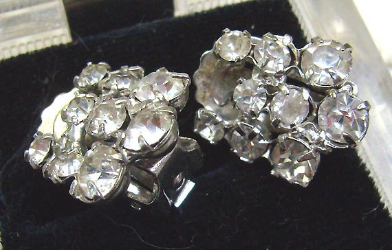 Vintage "Triad" Strass Clip... Zierliche Runde Diamante Ohrringe... Hochzeit... Abschluss... Mutter... Proms Vintage "Triad" Strass Clip... Zierliche Runde Diamante Ohrringe... Hochzeit... Abschluss... Mutter... Proms von rosiesvintageshop