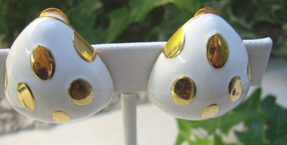 Vintage Weiße "Erdbeeren" Geformte Ohrclips...weiße Emaille...gold Akzente....weiße Erdbeeren Vintage Weiße "Erdbeeren" Geformte Ohrclips...weiße Emaille...gold Akzente....weiße Erdbeeren von rosiesvintageshop
