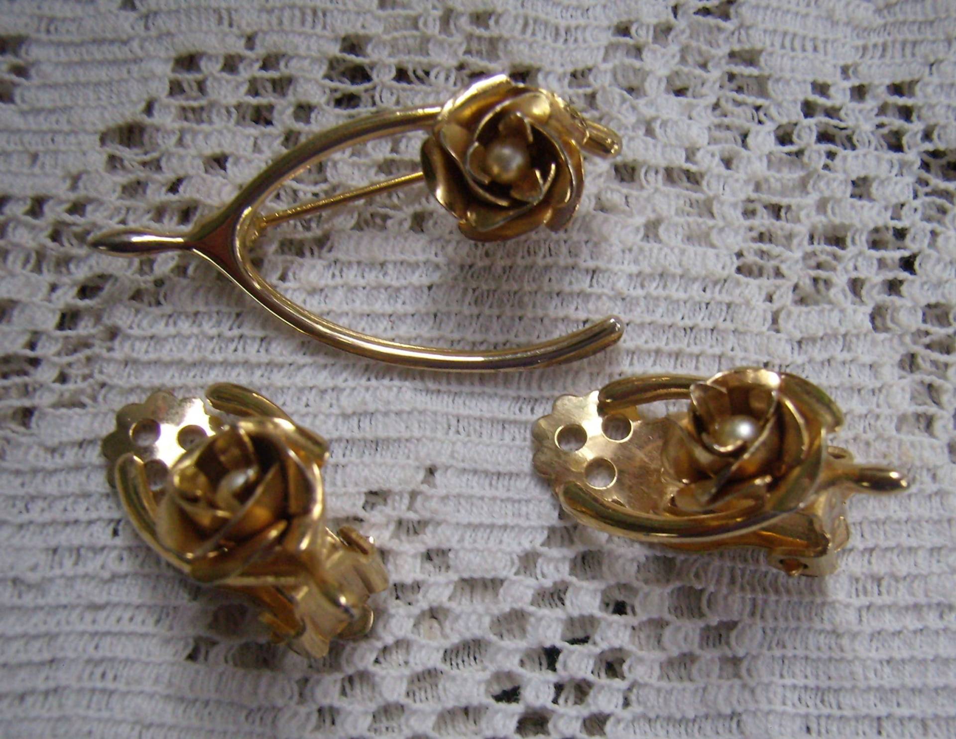 Vintage Wishbone/Rose/Perlenbrosche Passende Ohrclips Blumenstrauß Schmuck Vintage Wishbone/Rose/Perlenbrosche Passende Ohrclips Blumenstrauß Schmuck von rosiesvintageshop