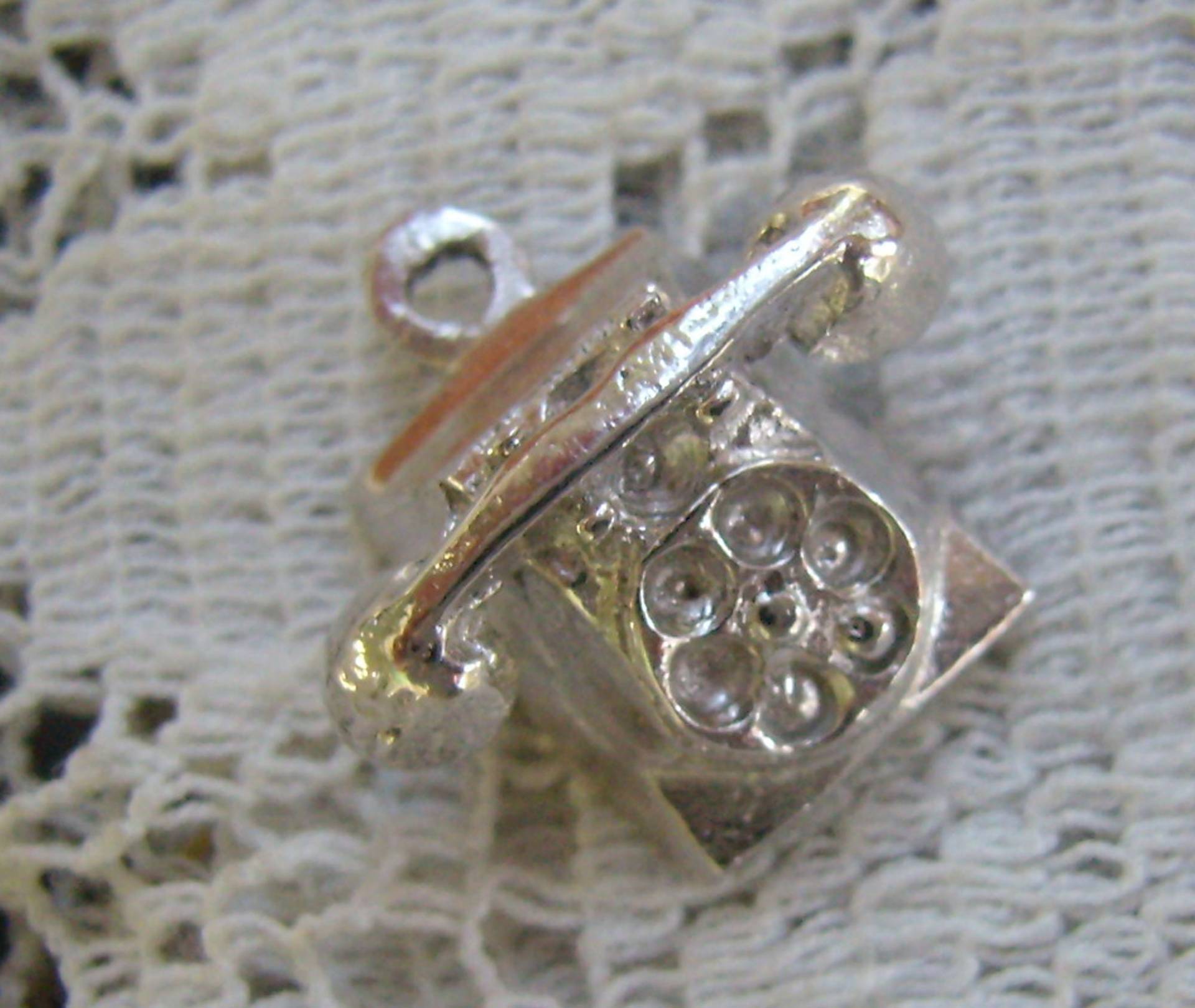 Zwei Vintage Sterling Silber Telefon Charms...old Fashioned Telefone...kerzenhalter...wahl Cradle Phone Zwei Vintage Sterling Silber Telefon Charms...old Fashioned Telefone...kerzenhalter...wahl Cradle Phone von rosiesvintageshop