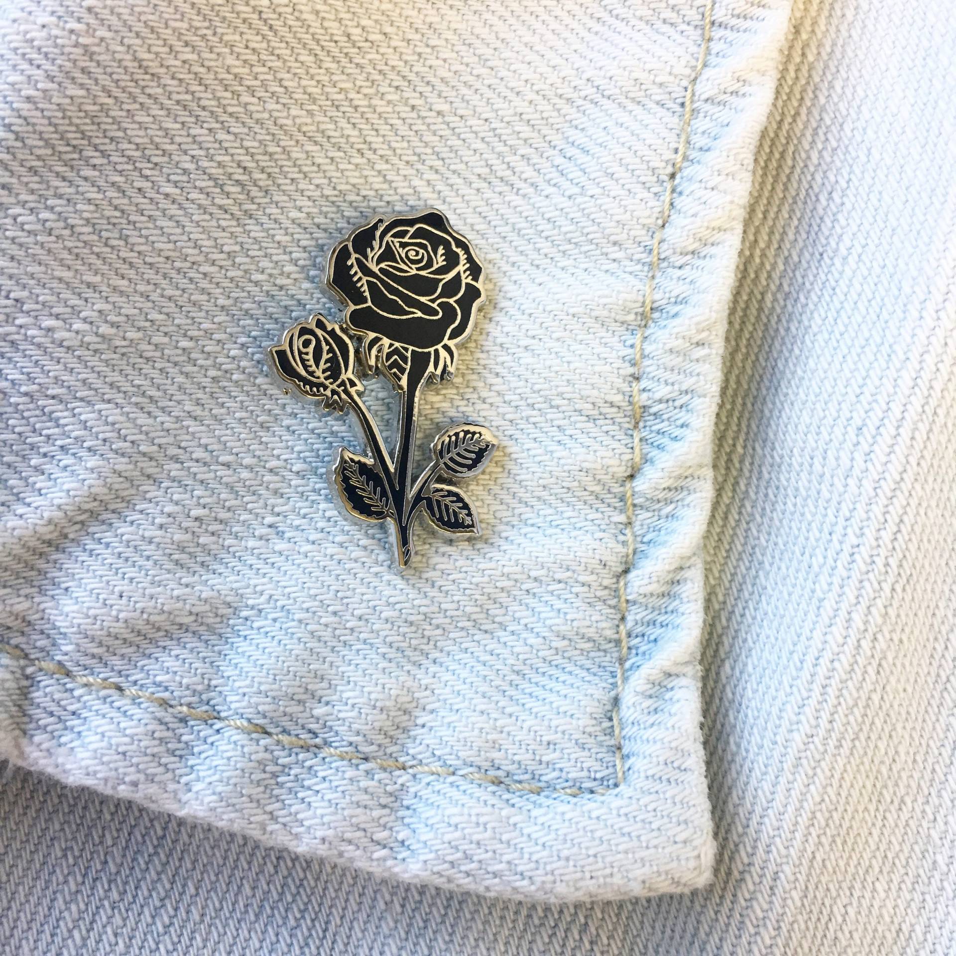 Schwarze Rose Pin, Anstecknadel, Emaille Pin - Silber Und Schwarz Oder Gold Geburtstagsgeschenk Schwarze Rose Pin, Anstecknadel, Emaille Pin - Silber Und Schwarz Oder Gold Geburtstagsgeschenk von rosiewonders