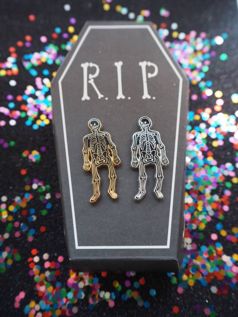 Skelett Anstecknadel, Schädel Knochen Anatomisch Schwarz Und Gold Pin, Silber Gothic Alternative Valentinstag Geschenk, Halloween Pin Skelett Anstecknadel, Schädel Knochen Anatomisch Schwarz Und Gold Pin, Silber Gothic Alternative Valentinstag Geschenk, Halloween Pin von rosiewonders
