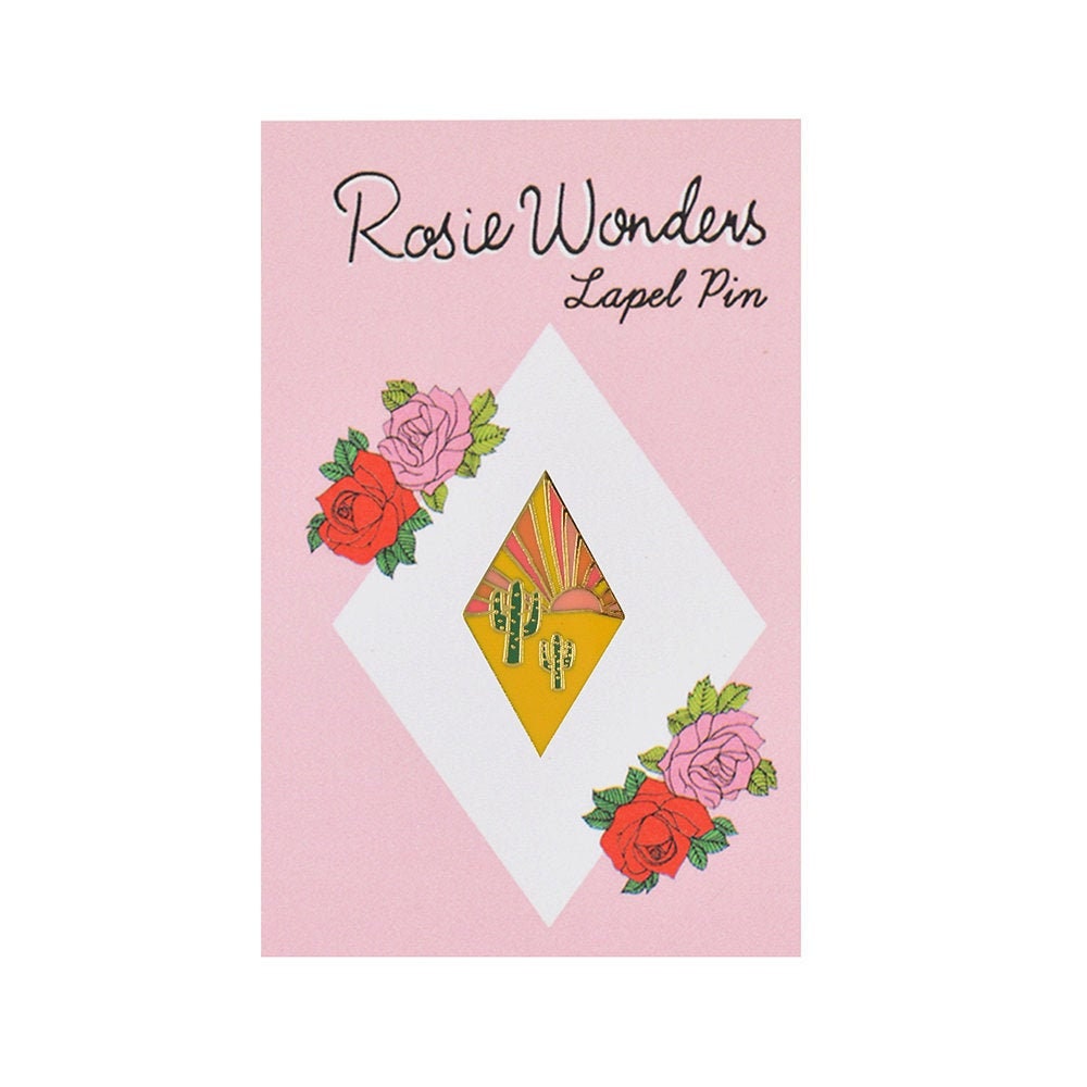 Texas Wüste Szene Emaille Pin, Rautenförmige Mini Sunset Anstecknadel, Kakteen Und Sonnenuntergang Harte Pin Texas Wüste Szene Emaille Pin, Rautenförmige Mini Sunset Anstecknadel, Kakteen Und Sonnenuntergang Harte Pin von rosiewonders