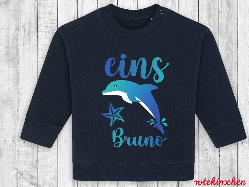 Delfinsweatshirt Zum Ersten Geburtstag Mit Wunschnamen | Geschenk Für Das 1st Birthday Girl Oder Boy Delfin Und Seesternen Delfinsweatshirt Zum Ersten Geburtstag Mit Wunschnamen | Geschenk Für Das 1st Birthday Girl Oder Boy Delfin Und Seesternen von rotekirschen