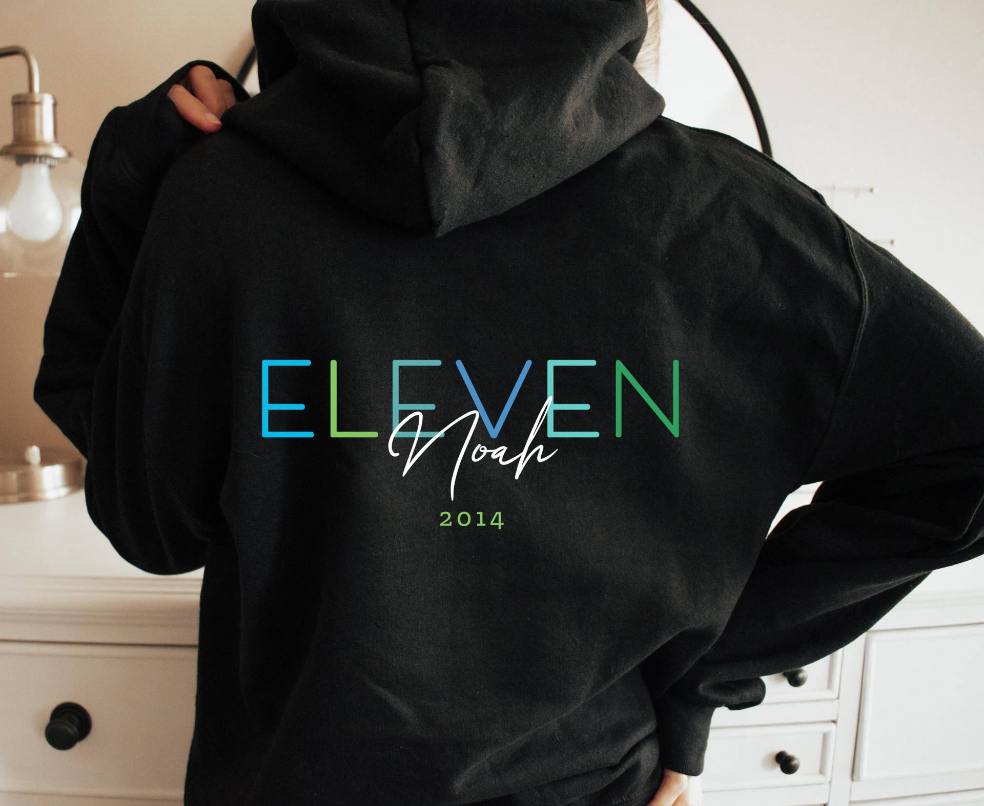 Geburtstag Hoodie Jungen Personalisiert - Kapuzenpullover Mit Wunschnamen & Zahl Geschenk Kindergeburtstag, Für Teenager, in Vielen Farben Geburtstag Hoodie Jungen Personalisiert - Kapuzenpullover Mit Wunschnamen & Zahl Geschenk Kindergeburtstag, Für Teenager, in Vielen Farben von rotekirschen