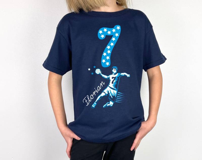Geburtstagsshirt Handball Shirt Geburtstag | Zahlenshirt Handball T-Shirt Junge Mädchen Hobby Team Fußball von rotekirschen