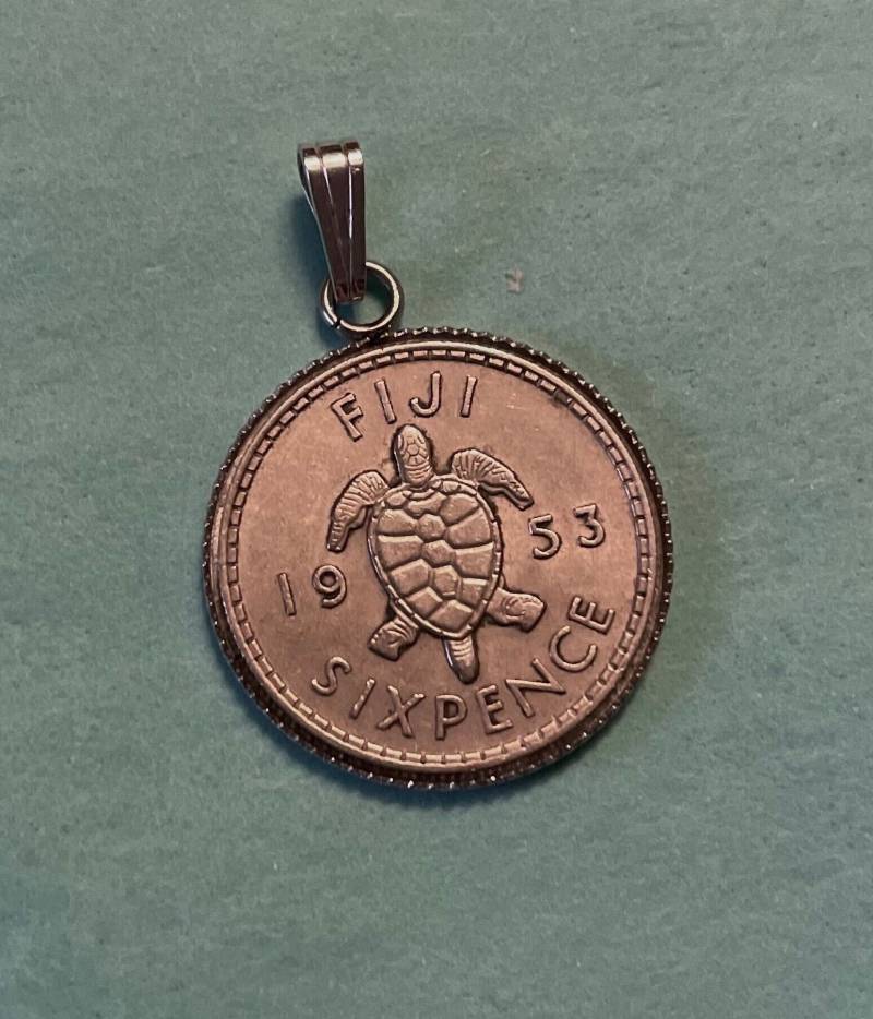 Fidschi Schildkröte Echt Silber Seltene Münze 1953 Sixpence Anhänger Halskette Fidschi Schildkröte Echt Silber Seltene Münze 1953 Sixpence Anhänger Halskette von roxcraft