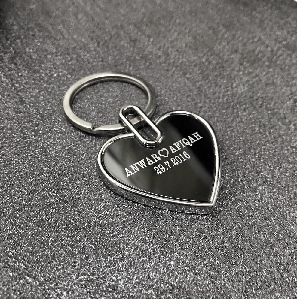 Personalisierte Herz Schlüsselanhänger, Geschenk Für Sie, Ihn, Individuelles Geschenk, Name Zitat Schlüsselanhänger Personalisierte Herz Schlüsselanhänger, Geschenk Für Sie, Ihn, Individuelles Geschenk, Name Zitat Schlüsselanhänger von royalengrave
