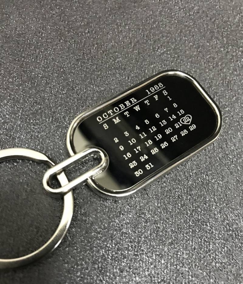 Personalisierte Kalender Schlüsselanhänger - Gravierte Besonderen Tag Jubiläum, Hochzeit, Geburtstag Personalisierte Kalender Schlüsselanhänger - Gravierte Besonderen Tag Jubiläum, Hochzeit, Geburtstag von royalengrave