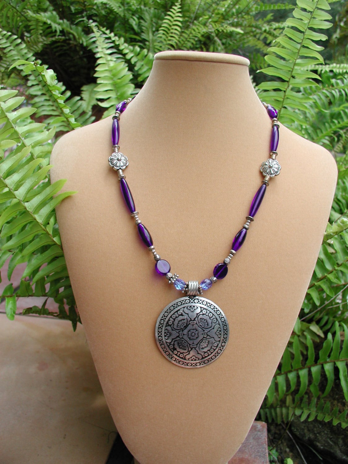 Silbermedaillon Halskette, Kobalt Blau Perlen, Anhänger, Silber Und Blau, Herz Schlüssel Knebelverschluss, Modeschmuck von rrdesigns561