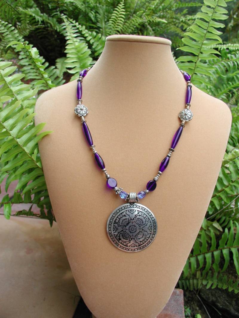 Silbermedaillon Halskette, Kobalt Blau Perlen, Anhänger, Silber Und Blau, Herz Schlüssel Knebelverschluss, Modeschmuck von rrdesigns561