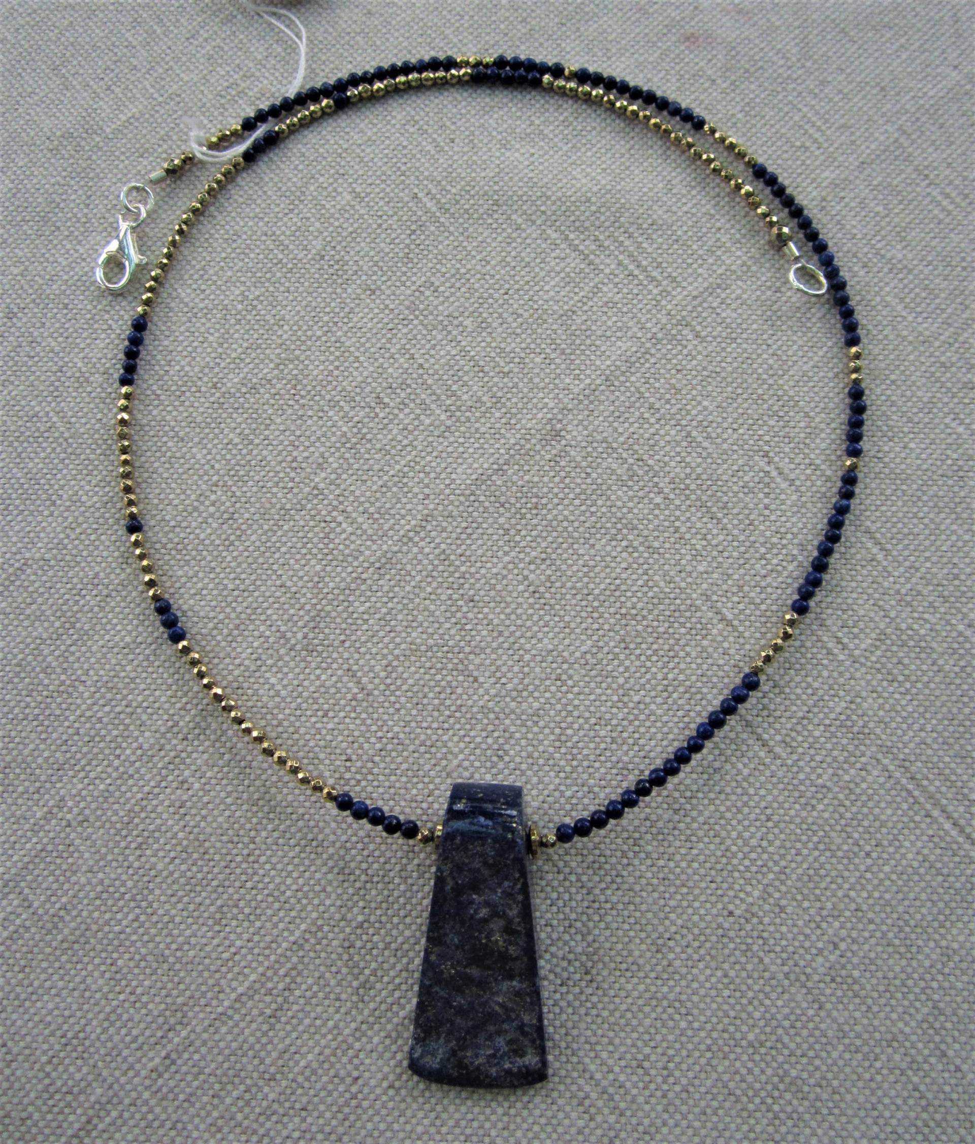 Lapis Lazuli Anhänger, in Und Hämatit Eingearbeitet von rrsteinschmuckshop