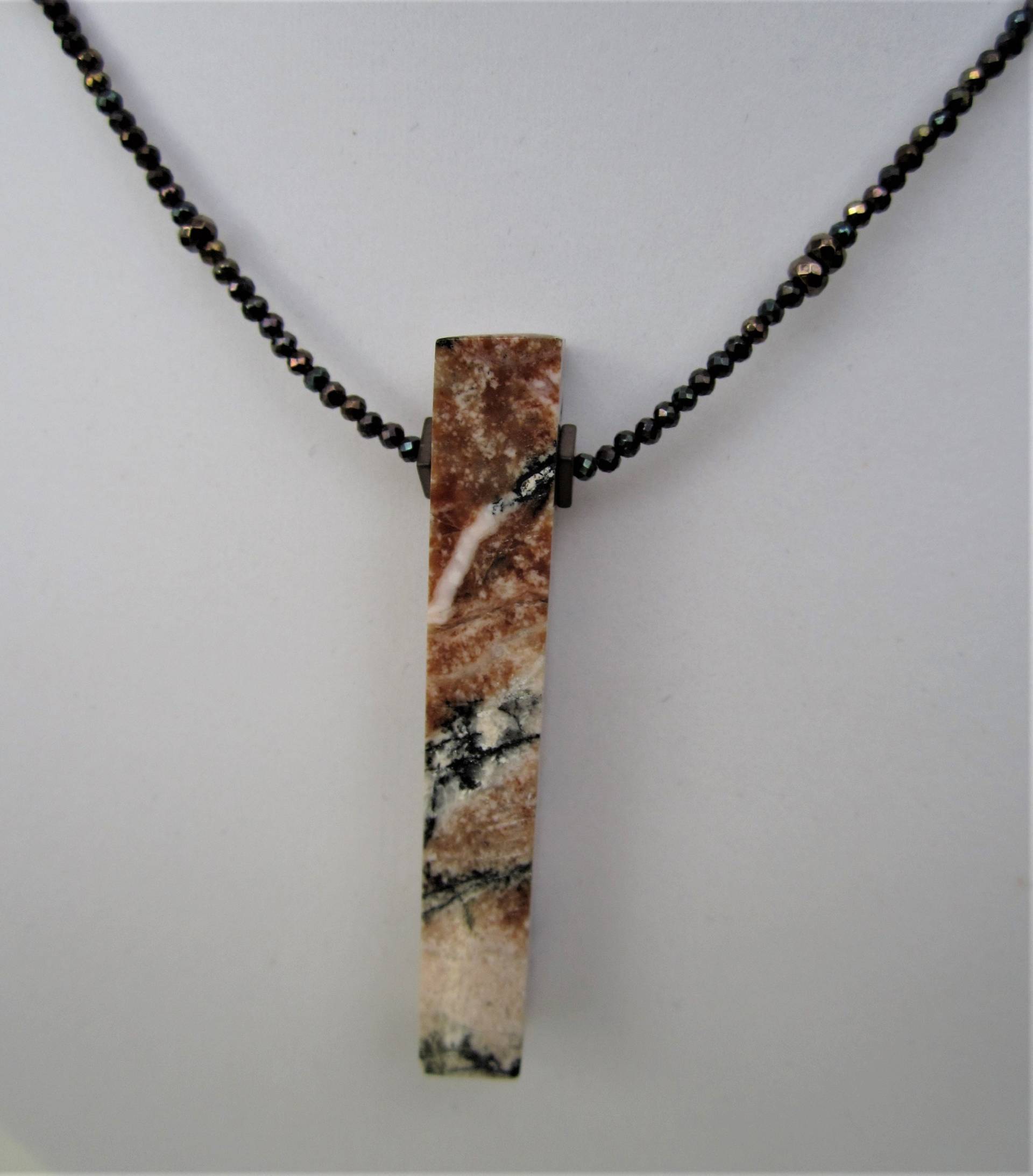 Rhodonit Anhänger, Eingearbeitet in 2mm Fac. Spinelle Braun, 925 Silber von rrsteinschmuckshop