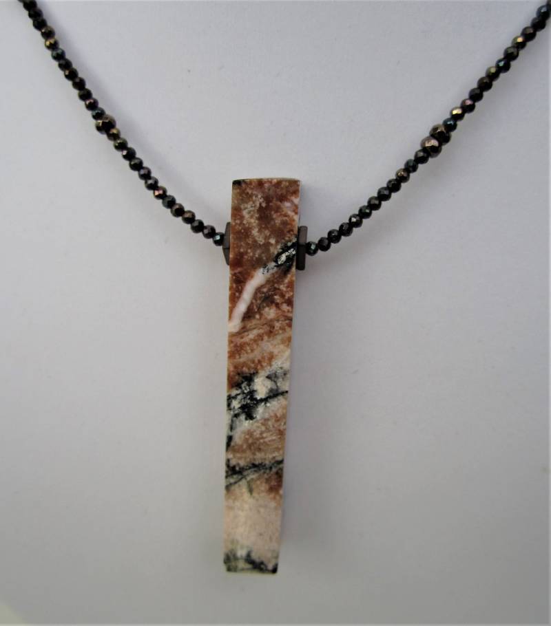 Rhodonit Anhänger, Eingearbeitet in 2mm Fac. Spinelle Braun, 925 Silber Rhodonit Anhänger, Eingearbeitet in 2mm Fac. Spinelle Braun, 925 Silber von rrsteinschmuckshop