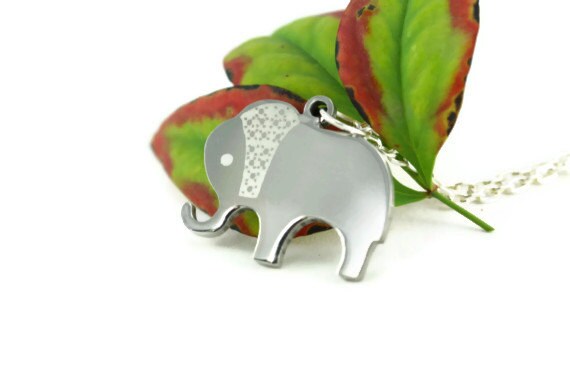 Elefant Halskette, Edelstahl Anhänger Modern Hindu Hinduismus Glück Glücksbringer Symbol Republikaner Einfach Minimalist Fabeltier Elefant Halskette, Edelstahl Anhänger Modern Hindu Hinduismus Glück Glücksbringer Symbol Republikaner Einfach Minimalist Fabeltier von rubipotamus