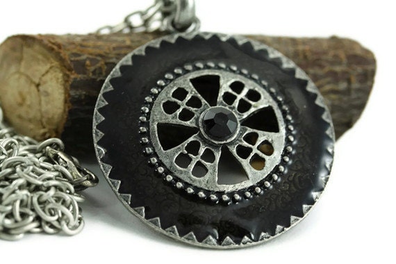 Runde Gothic Halskette, Groß Kantig Emo Glam Unisex Alternative Psychobilly Rockabilly Steampunk Grunge Punk Rock Hipster Statement Runde Gothic Halskette, Groß Kantig Emo Glam Unisex Alternative Psychobilly Rockabilly Steampunk Grunge Punk Rock Hipster Statement von rubipotamus