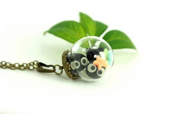 Ruß Sprite Halskette, Glow in The Dark Sterne, Anime Schmuck, Kawaii Wunderliche Wunderlicher Schmuck Ruß Sprite Halskette, Glow in The Dark Sterne, Anime Schmuck, Kawaii Wunderliche Wunderlicher Schmuck von rubipotamus