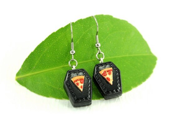 Sarg Ohrringe, Rip Rest in Pizza Halloween Schmuck, Schrullige Gag Geschenk, Gothic Schmuck Sarg Ohrringe, Rip Rest in Pizza Halloween Schmuck, Schrullige Gag Geschenk, Gothic Schmuck von rubipotamus