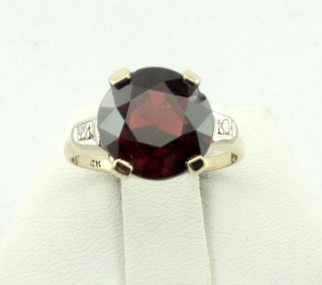 5, 35 Karat Großer Rhodolit Granat in Einem Vintage 10K Gelbgold Ring Mit Diamant Akzenten Größe 6 1/2 Versandkostenfrei #535Rg-Gr5 von rubysvintagejewelry