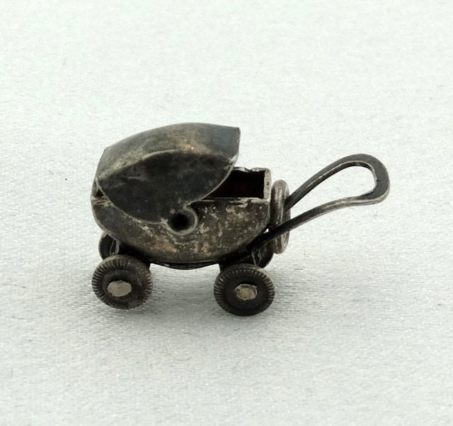Antike Baby-Wagen Vintage Sterling Silber Charme Kostenloser Versand #baby-cm16 Antike Baby-Wagen Vintage Sterling Silber Charme Kostenloser Versand #baby-cm16 von rubysvintagejewelry