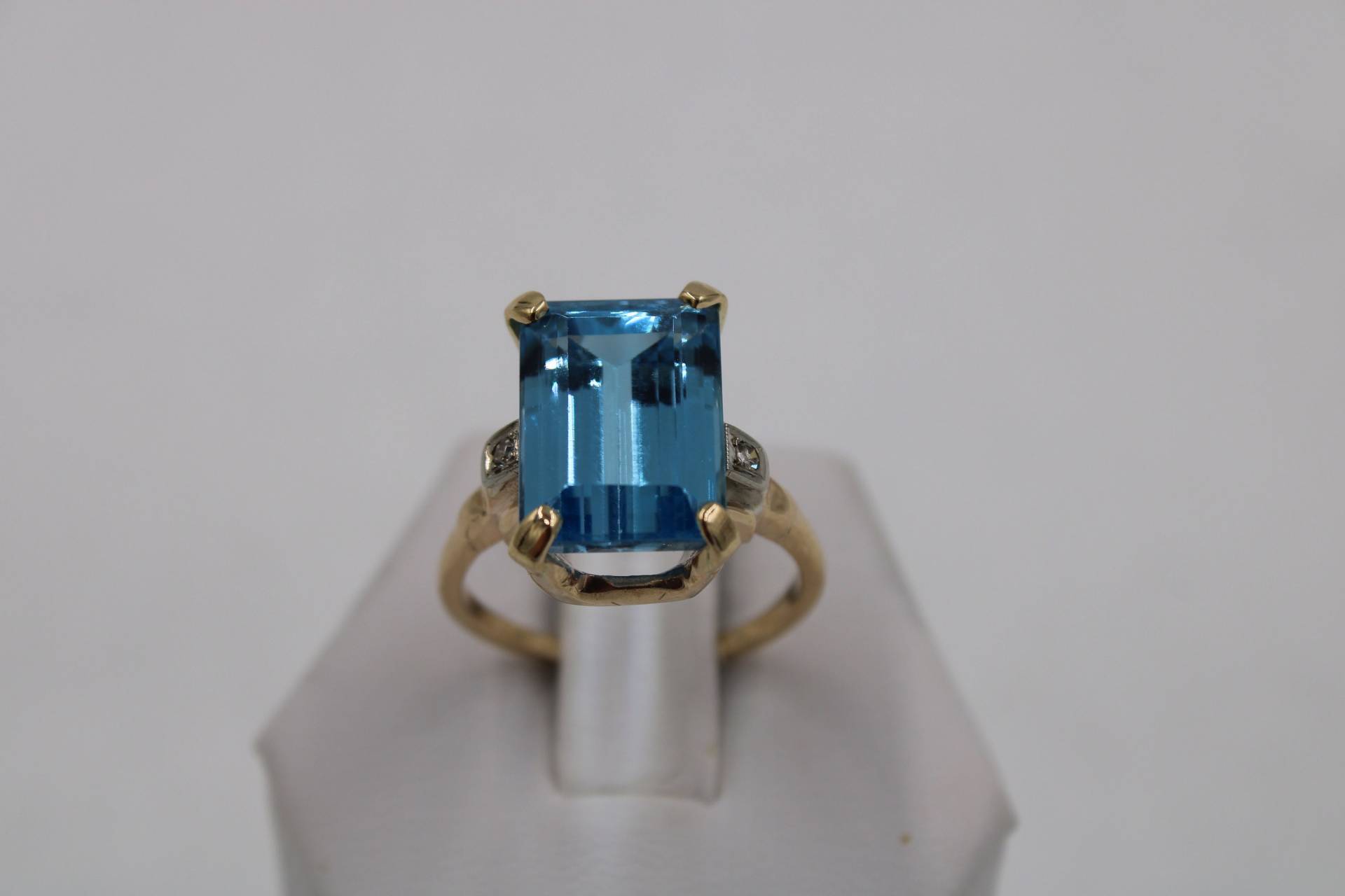 Atemberaubender 10.09 Karat Blauer Topas Und Diamant 10K Gelbgold Vintage Ring Größe 7 Kostenloser Versand #1Bt2D-Gr6 von rubysvintagejewelry