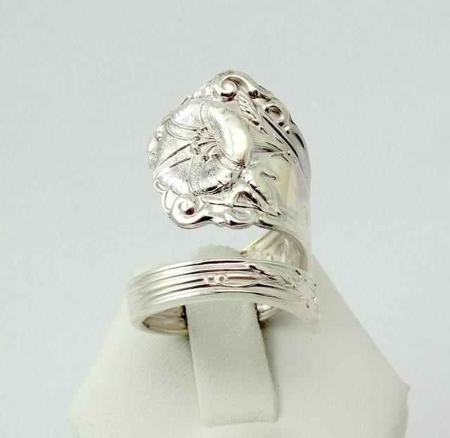 Atemberaubender Vintage Lilien Blume Sterling Silber Löffel ""W"" Ring Einstellbar Größe 10 1/4 Kostenloser Versand" #spw-E9-Spr3 von rubysvintagejewelry