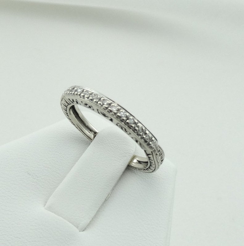 Atemberaubendes Pave Set Runde Brillante Diamanten Mit Detaillierter Skulptur in Einem 14K Weißgold Band Größe 7 Versandkostenfrei #sculpted-Gr5 Atemberaubendes Pave Set Runde Brillante Diamanten Mit Detaillierter Skulptur in Einem 14K Weißgold Band Größe 7 Versandkostenfrei #sculpted-Gr5 von rubysvintagejewelry