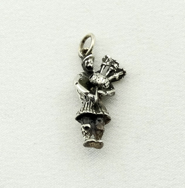 Bag Pipes Vintage Charm in Solid Sterling Silber Kostenloser Versand #bagp-cm9 Bag Pipes Vintage Charm in Solid Sterling Silber Kostenloser Versand #bagp-cm9 von rubysvintagejewelry