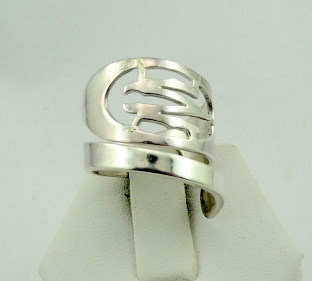 Cut Out Initial "M" Echt Vintage Handgemachte Sterling Silber Einstellbar Größe 6 3/4 Löffel Ring Kostenloser Versand #cutoutm-A10-Spr2 von rubysvintagejewelry