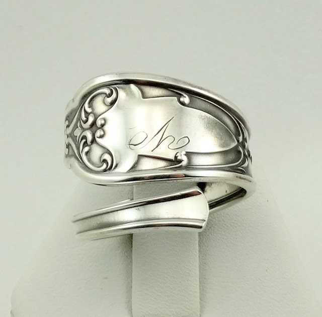 Echter Vintage "V" Initial Gravierter Handgemachter Sterling Silber Größenverstellbarer Löffelring Kostenloser Versand" #v-D4-Spr3 von rubysvintagejewelry