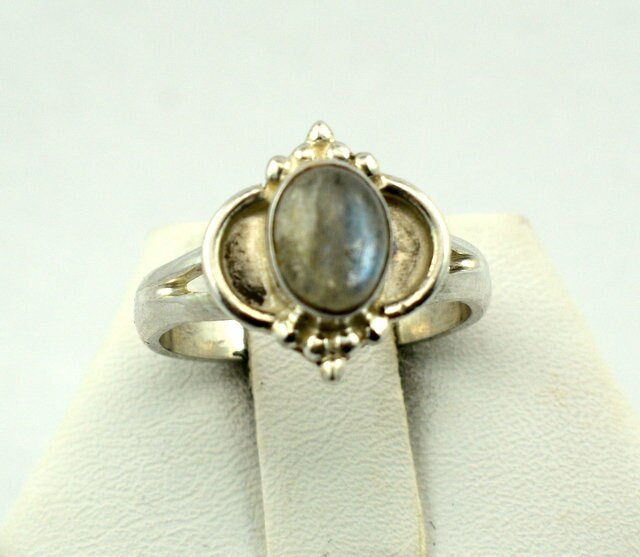 Einzigartiger Vintage Ovaler Mondstein in Einem Sterling Silber Ring Gr. 7 1/4 #mnstn-Sr2 von rubysvintagejewelry