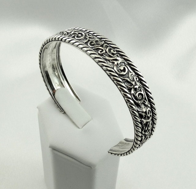 Erhebliche Carolyn Pollack Gepunzten Designer Manschette Armband in Sterling Silber Kostenloser Versand #cp-Cf9 Erhebliche Carolyn Pollack Gepunzten Designer Manschette Armband in Sterling Silber Kostenloser Versand #cp-Cf9 von rubysvintagejewelry