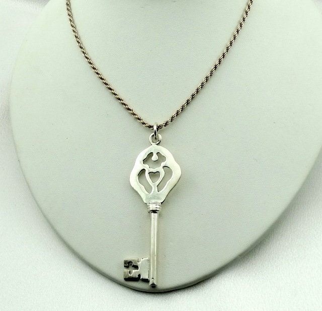 Gib Ihr Den Schlüssel Zu Deinem Herzen Sterling Silber Schlüsselanhänger. Kostenloser Versand Schwere 24" Kette Enthalten #key-Spc12 Gib Ihr Den Schlüssel Zu Deinem Herzen Sterling Silber Schlüsselanhänger. Kostenloser Versand Schwere 24" Kette Enthalten #key-Spc12 von rubysvintagejewelry