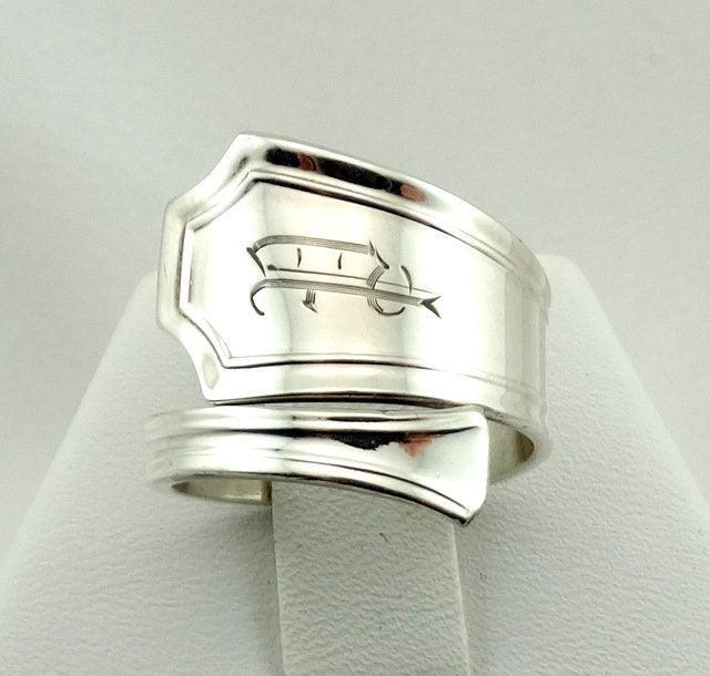 "Gravierte Initial "P" Echter Vintage Handgemachter Sterling Silber Größenverstellbarer Löffelring Kostenloser Versand" #575-C9-Spr3 von rubysvintagejewelry