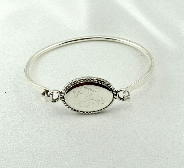 Gravierte Initialen "K F A" Sterling Silber Latch Siegel Armband Kostenloser Versand #kfa-Bb4 Gravierte Initialen "K F A" Sterling Silber Latch Siegel Armband Kostenloser Versand #kfa-Bb4 von rubysvintagejewelry