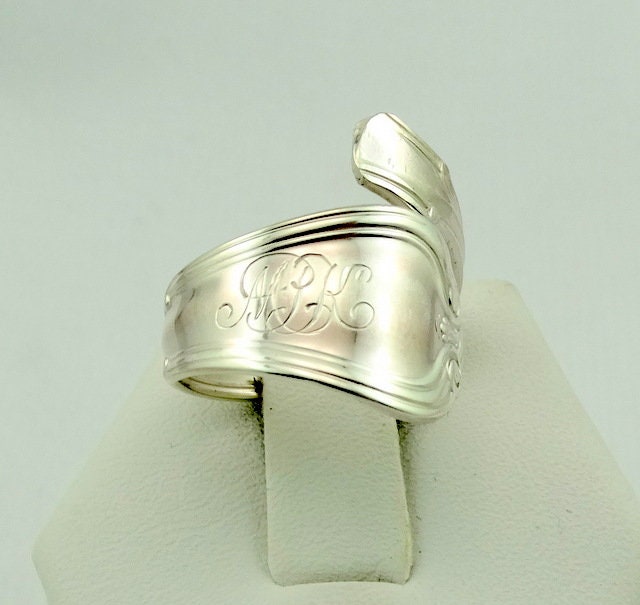 Gravierte Initialen "M L K" Echter Vintage Handgemachte Sterling Silber Einstellbare Größe 5 3/4 Löffel Ring Kostenloser Versand #mlk-D3-Spr2 von rubysvintagejewelry