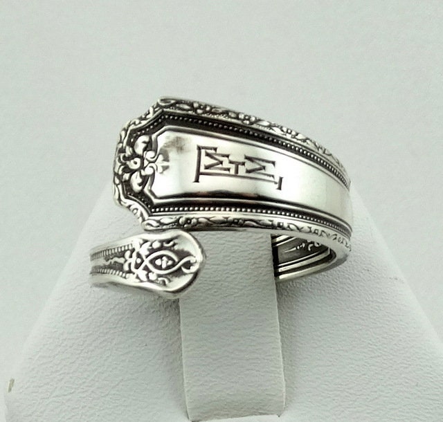 "Gravur "F M M" Echt Vintage Handgemachte Sterling Silber Verstellbare Größe Löffel Ring Kostenloser Versand" #fmm-C9-Spr2 "Gravur "F M M" Echt Vintage Handgemachte Sterling Silber Verstellbare Größe Löffel Ring Kostenloser Versand" #fmm-C9-Spr2 von rubysvintagejewelry
