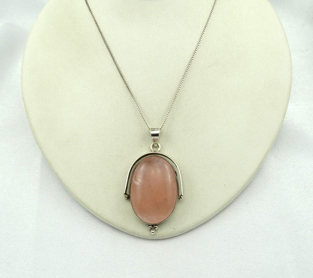 Großer Rosa Rosenquarz Cabochon in Einem Vintage Sterling Silber Anhänger Kostenloser Versand 30" Kette Inklusive #roseq-Spc12 von rubysvintagejewelry