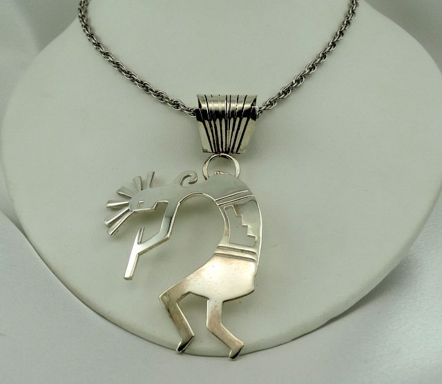 Großer Tanzender Kokopelli Vintage Sterling Silber Anhänger Gratis Versand Beinhaltet 16 Zoll Kette #kokopelli-Spc9 Großer Tanzender Kokopelli Vintage Sterling Silber Anhänger Gratis Versand Beinhaltet 16 Zoll Kette #kokopelli-Spc9 von rubysvintagejewelry