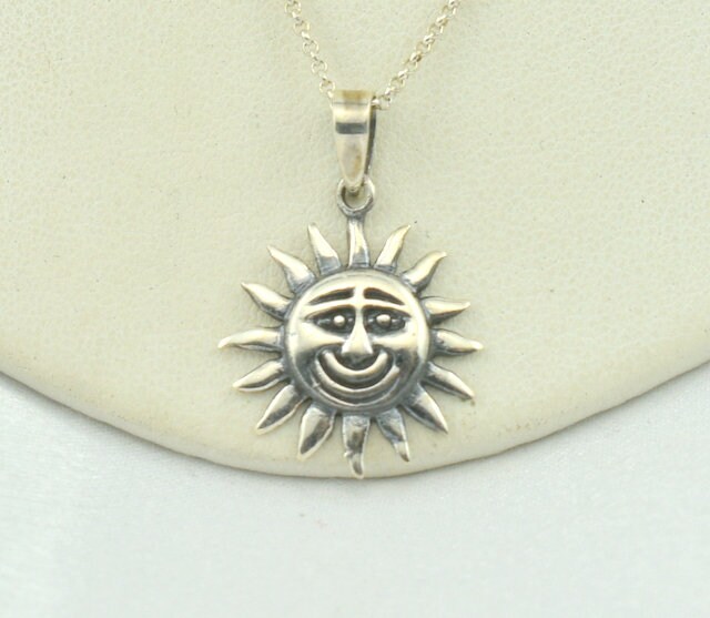 Hier Kommt Die Sonne Sterlingsilber Sonnenanhänger Versandkostenfrei 18 Zoll Sterling Silber Kette Inklusive #18Sun-Spc von rubysvintagejewelry