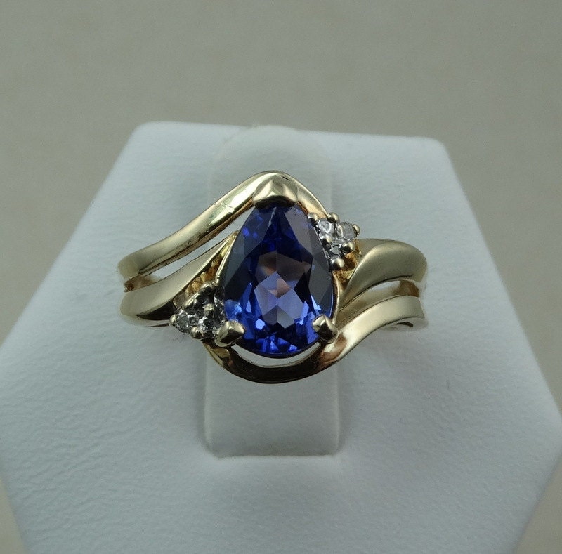 Intensiver 1.21 Karat Tansanit Mit Diamant Akzenten in Einem 14K Gelbgold Ring Größe 5 1/2 Versandkostenfrei #tanz55-Gr2 Intensiver 1.21 Karat Tansanit Mit Diamant Akzenten in Einem 14K Gelbgold Ring Größe 5 1/2 Versandkostenfrei #tanz55-Gr2 von rubysvintagejewelry