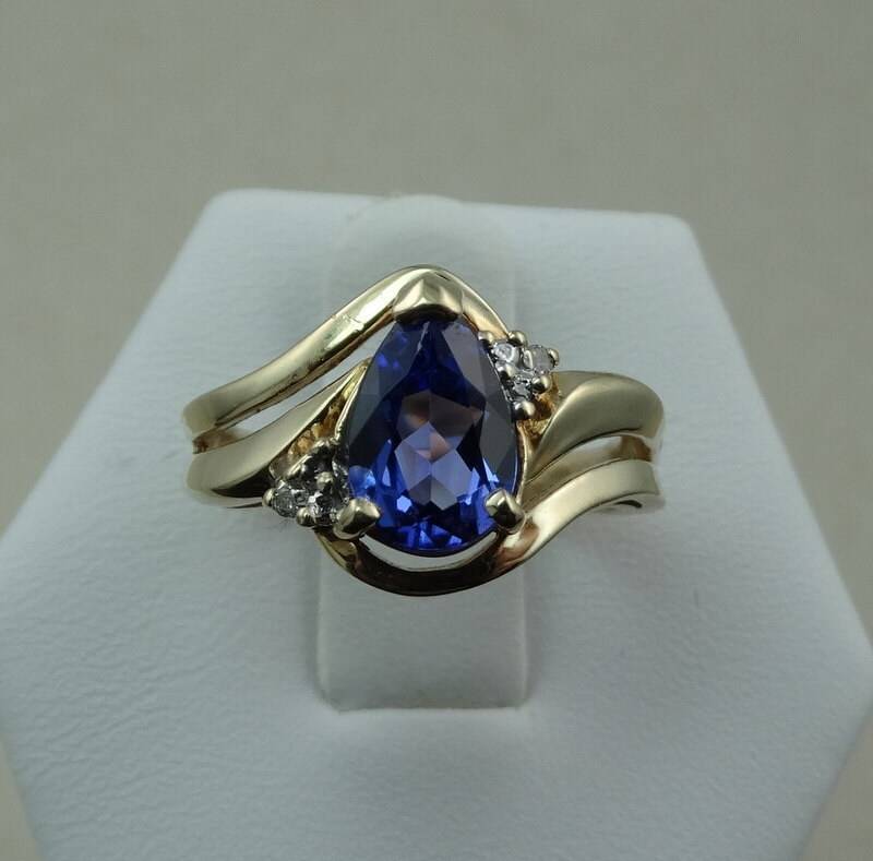 Intensiver 1.21 Karat Tansanit Mit Diamant Akzenten in Einem 14K Gelbgold Ring Größe 5 1/2 Versandkostenfrei #tanz55-Gr2 Intensiver 1.21 Karat Tansanit Mit Diamant Akzenten in Einem 14K Gelbgold Ring Größe 5 1/2 Versandkostenfrei #tanz55-Gr2 von rubysvintagejewelry