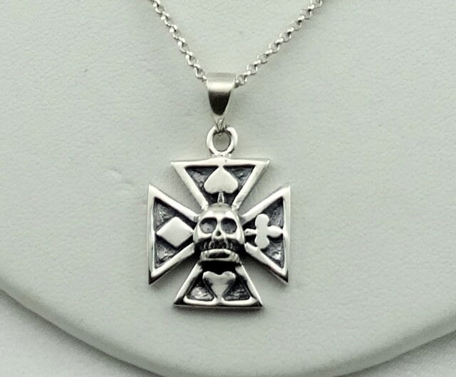 Jahrgang Vier Asse Und Schädel Malteser Kreuz Sterling Silber Anhänger. Kostenloser Versand 18' Kette Enthalten #4Aces-xp2 Jahrgang Vier Asse Und Schädel Malteser Kreuz Sterling Silber Anhänger. Kostenloser Versand 18' Kette Enthalten #4Aces-xp2 von rubysvintagejewelry