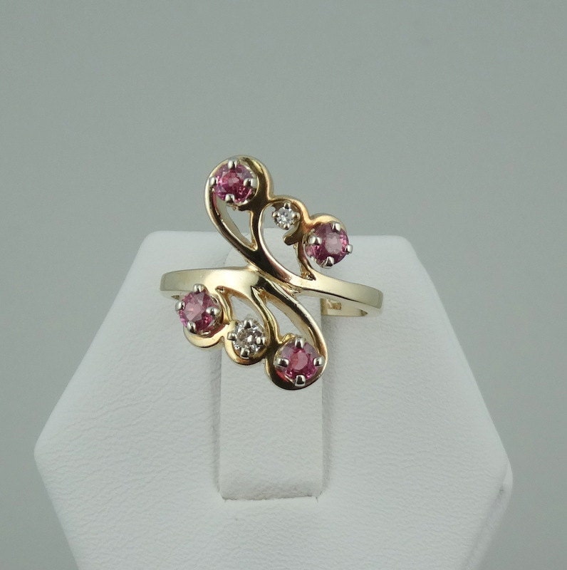 Liebling Vintage Diamant Und Rubin 14K Gold Ring Größe 4 3/4 Versandkostenfrei #rubdia5-Gr2 Liebling Vintage Diamant Und Rubin 14K Gold Ring Größe 4 3/4 Versandkostenfrei #rubdia5-Gr2 von rubysvintagejewelry