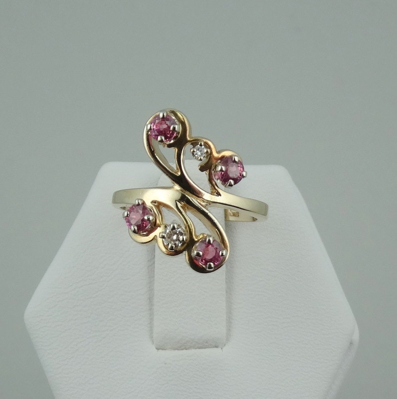 Liebling Vintage Diamant Und Rubin 14K Gold Ring Größe 4 3/4 Versandkostenfrei #rubdia5-Gr2 Liebling Vintage Diamant Und Rubin 14K Gold Ring Größe 4 3/4 Versandkostenfrei #rubdia5-Gr2 von rubysvintagejewelry