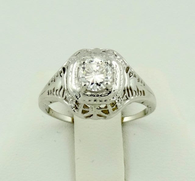 Original Vintage 18K Weißgold Filigran Halbkaräter Diamant Ring Größe 6 1/2 Versandkostenfrei #18Kfg5-Gr5 Original Vintage 18K Weißgold Filigran Halbkaräter Diamant Ring Größe 6 1/2 Versandkostenfrei #18Kfg5-Gr5 von rubysvintagejewelry